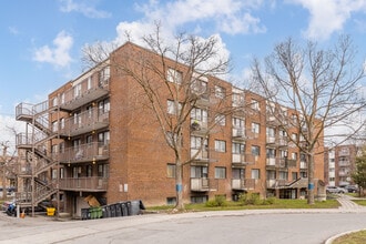 11710 Saint-Évariste Rue in Montréal, QC - Building Photo - Building Photo