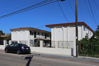 3820-3822 Sunset Ln in San Ysidro, CA - Foto de edificio - Building Photo