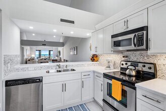 401 Ocean Bluffs Blvd in Jupiter, FL - Building Photo - Building Photo