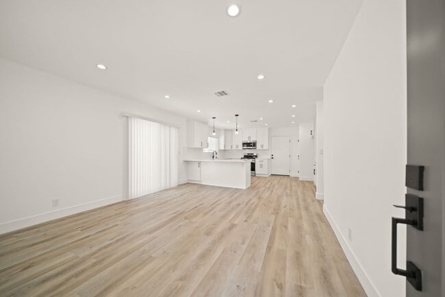 4832 Downey Ave in Lakewood, CA - Building Photo - Building Photo