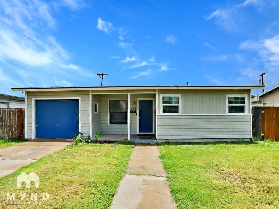 4402 Mistletoe Dr in Corpus Christi, TX - Building Photo