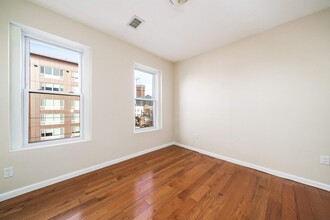 169 Christopher Columbus Dr in Jersey City, NJ - Building Photo - Building Photo