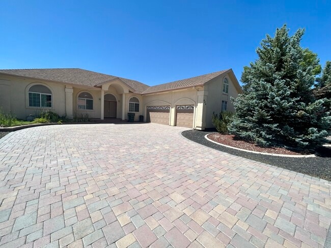 property at 924 Springfield Dr