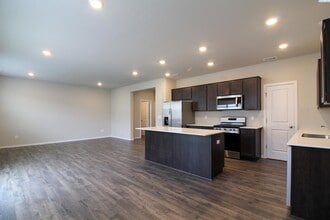 8043 Ranchland Ln in West Richland, WA - Building Photo - Building Photo