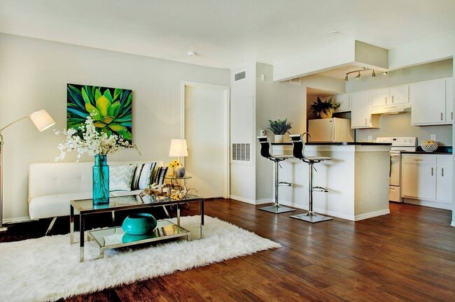 Country Oaks Apartment Homes in San Marcos, TX - Foto de edificio - Building Photo