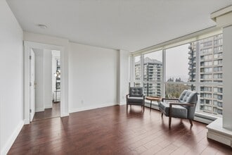 10777-10777 University Dr in Surrey, BC - Building Photo - Building Photo