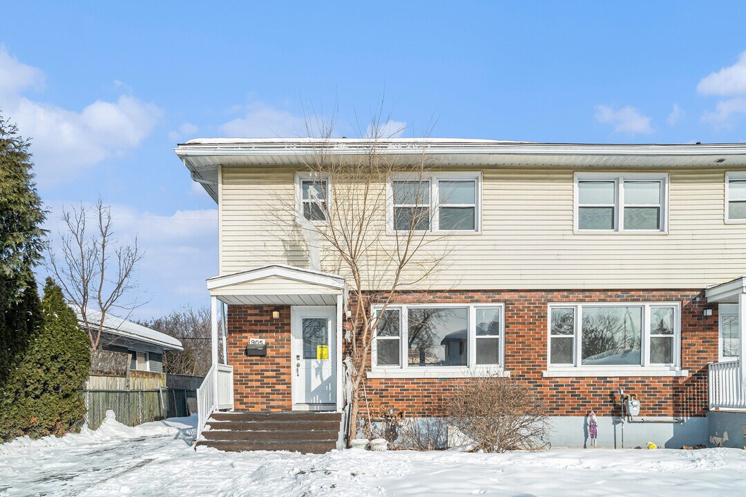 905 Smyth Rd in Ottawa, ON - Building Photo
