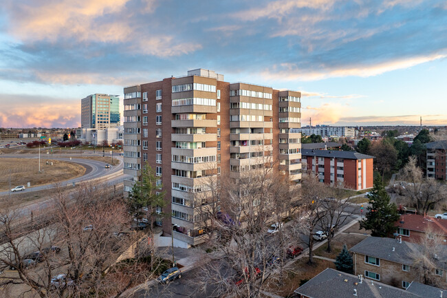 Wellington Square Condominiums in Denver, CO - Building Photo - Building Photo