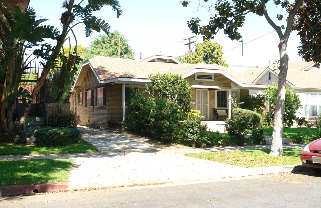 131 Magnolia Ave in Glendale, CA - Foto de edificio