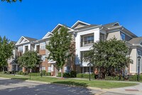 The Reserves at Arboretum Apartments in Newport News, VA - Foto de edificio - Building Photo