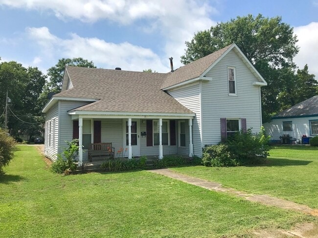 703 W 4th St in Pittsburg, KS - Building Photo - Building Photo