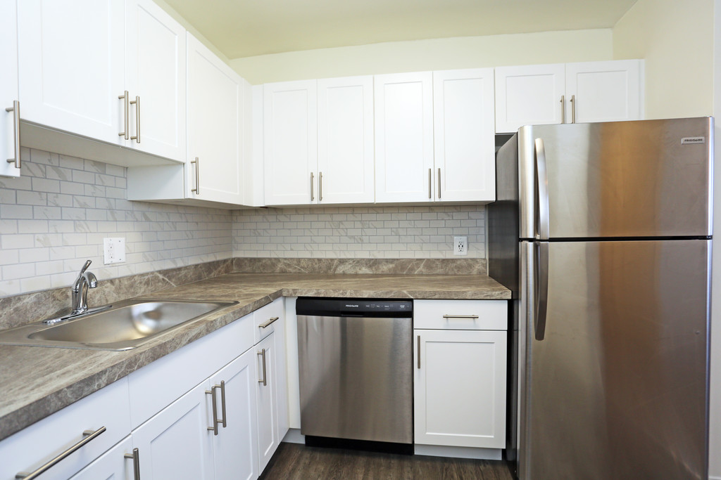 Jamestown Village Apartments in Willow Grove, PA | ApartmentHomeLiving.com