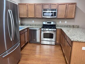 1504 Vista Monte Dr NE in Albuquerque, NM - Building Photo - Building Photo
