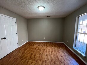 1045 McGowan Dr in Southaven, MS - Building Photo - Building Photo