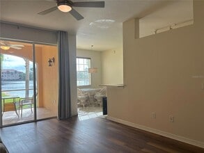 150 L Pavia Blvd, Unit 13 in Venice, FL - Foto de edificio - Building Photo