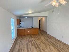 68 7th Ave in Shalimar, FL - Foto de edificio - Building Photo