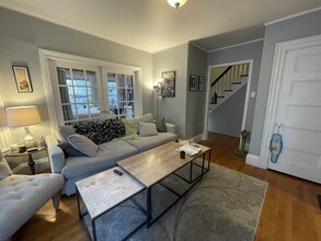 65 Willow Ave, Unit 2 in Somerville, MA - Foto de edificio - Building Photo