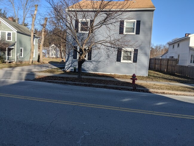 13 W Market St, Unit 2 in Hyde Park, NY - Building Photo - Building Photo