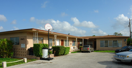 1265 NE 136th Ter in North Miami, FL - Building Photo - Building Photo