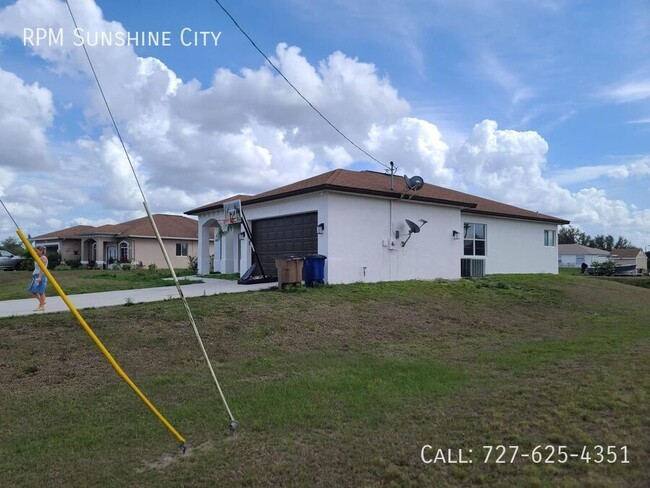 3403 9th St W in Lehigh Acres, FL - Building Photo - Building Photo