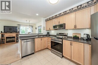 653 Royal Fern St in Waterloo, ON - Building Photo - Building Photo