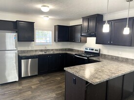 308 Elm Ave, Unit B in Sheridan, IN - Building Photo