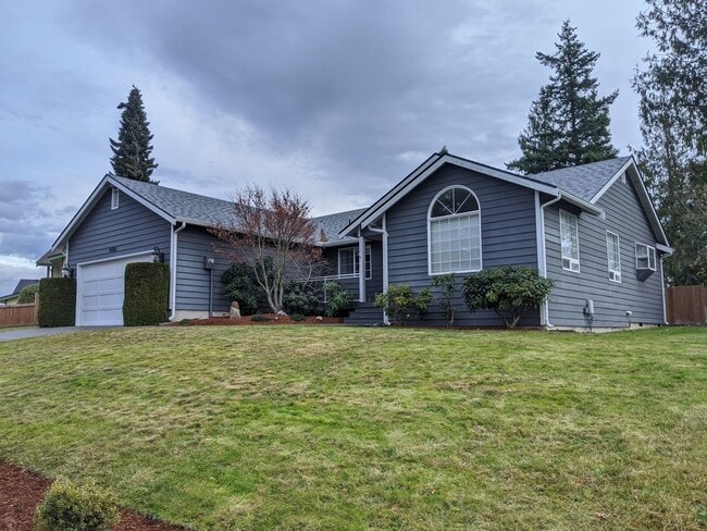 4703 Cypress Dr in Anacortes, WA - Building Photo - Building Photo