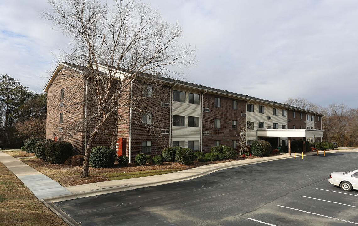 The Wesbury and Wesbury Plaza in Concord, NC - Foto de edificio