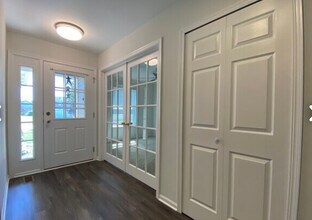 5363 Danbury Cir in Lake In The Hills, IL - Building Photo - Building Photo