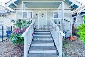 4321 5th Ave NE in Seattle, WA - Building Photo - Building Photo