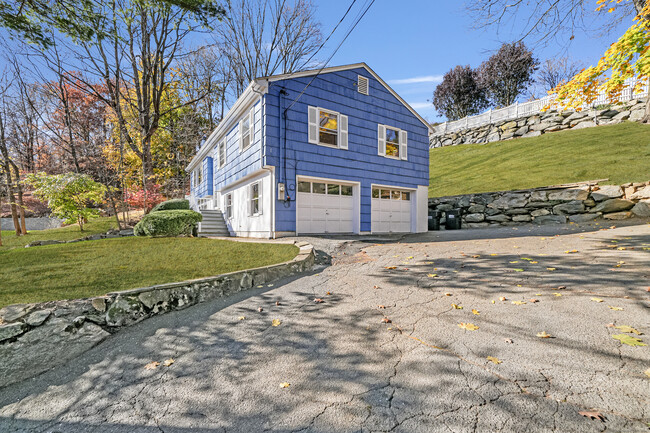 43 Glenville St in Greenwich, CT - Building Photo - Building Photo