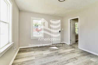 939 W Florence Ave in Louisville, KY - Foto de edificio - Building Photo