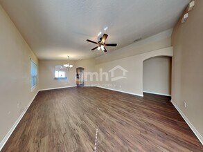8154 Canterbury Lake Blvd in Tampa, FL - Building Photo - Building Photo