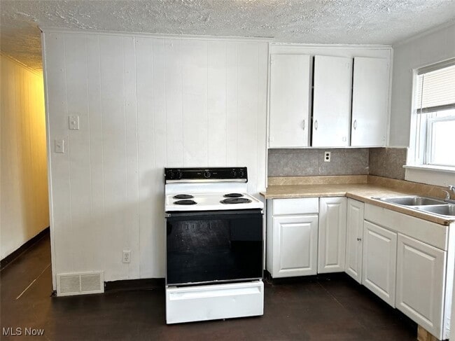 property at 106 S 12th St