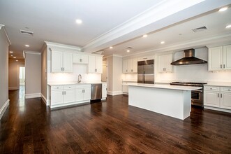 11 Alton Pl, Unit 3 in Brookline, MA - Foto de edificio - Building Photo