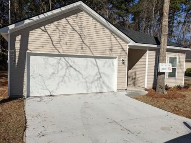 205 W Pine St in Summerville, SC - Building Photo - Building Photo