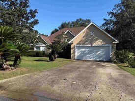 1490 Chalet Pl in Pensacola, FL - Building Photo