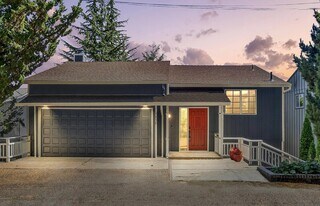 7450 SW 17th Dr in Portland, OR - Building Photo