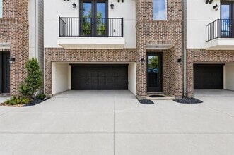 913 Oak St in Houston, TX - Building Photo - Building Photo