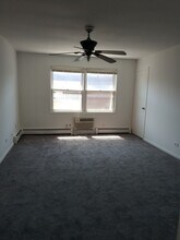 121 S Whispering Hills Dr in Naperville, IL - Building Photo - Building Photo