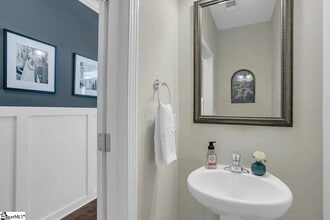 140 Highland Park Ct in Easley, SC - Building Photo - Building Photo