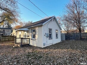 1411 E Crestwood Dr in Peoria, IL - Building Photo - Building Photo