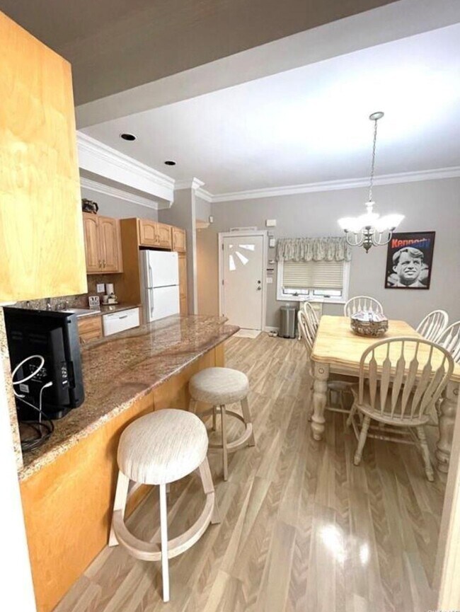 63 Baycrest Ave in Westhampton, NY - Building Photo - Building Photo