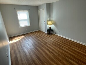 125 Macey Ave, Unit A in Versailles, KY - Foto de edificio - Building Photo