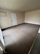 3028 Northgate Ave-Unit -1/2 in Youngstown, OH - Building Photo - Building Photo