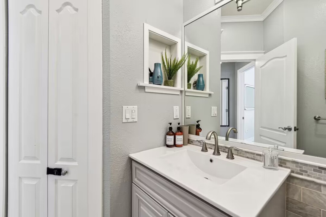 3744 Golden Eagle Dr in Land O Lakes, FL - Building Photo