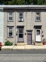 139 E Pomfret St in Carlisle, PA - Building Photo