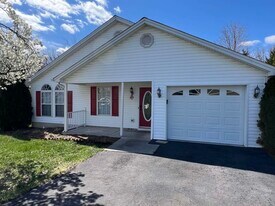 85 Somerset Dr in Weyers Cave, VA - Building Photo