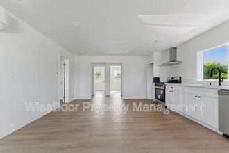 11620 Painter Ave in Whittier, CA - Foto de edificio - Building Photo