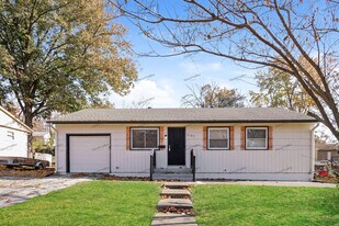 5125 S Norfleet Rd in Independence, MO - Building Photo